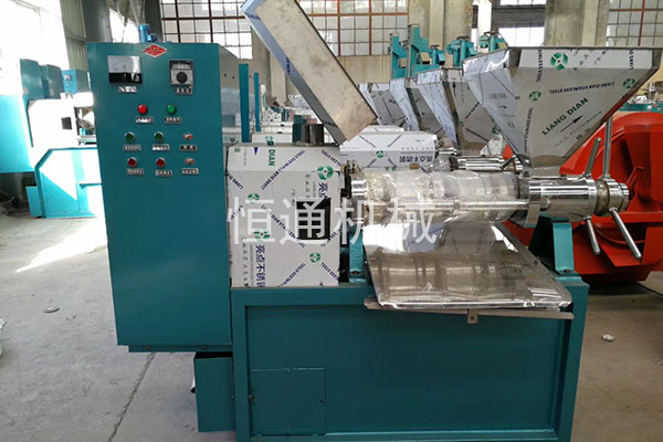 花生榨油機廠家以配合默契的團隊為用戶服務